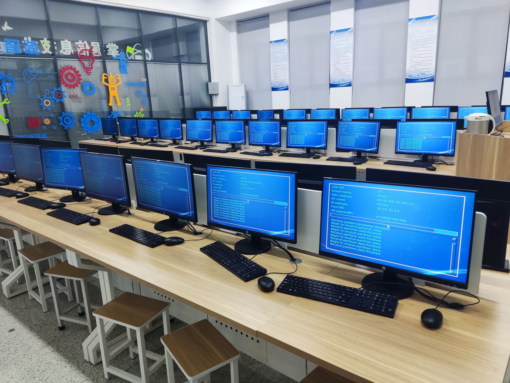 信息技術(shù)服務(wù)中心 新學(xué)期準(zhǔn)備工作圓滿(mǎn)完成，全力迎接師生咨詢(xún)服務(wù)需求